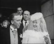 Bestand:De heer Frans Mikkenie treedt in het huwelijk met Mej. Vibeke Charlotte Sandberg (1933)2.jpg