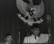 President Soekarno opent de eerste parlementszitting der R.I.S.jpg