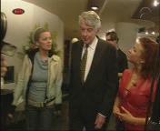 Katja Schuurman en Bridget Maasland met Wim Kok (2002)